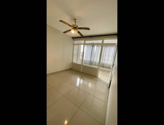 2.5 BEDROOM APARTMENT FOR SALE IN ESSENWOOD